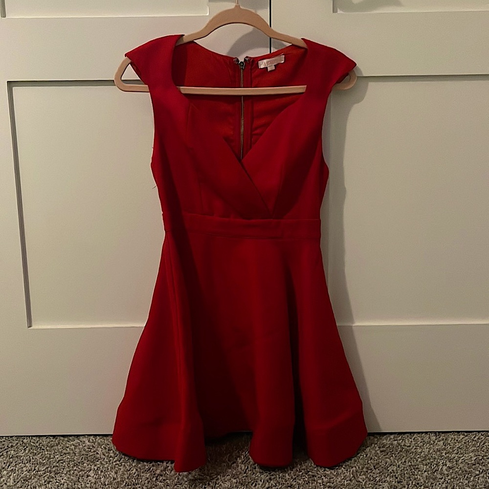 Wore a few times, very flattering and classy!